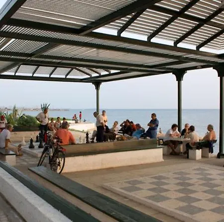 Cozy By Seaside And Tram Apartment