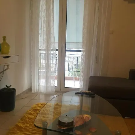 Cozy By Seaside And Tram Athens