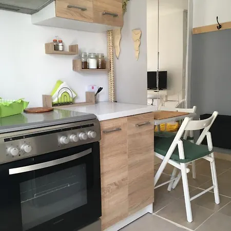 Cozy By Seaside And Tram Apartment